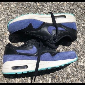 NIKE AIR MAX LEATHER AND SUEDE